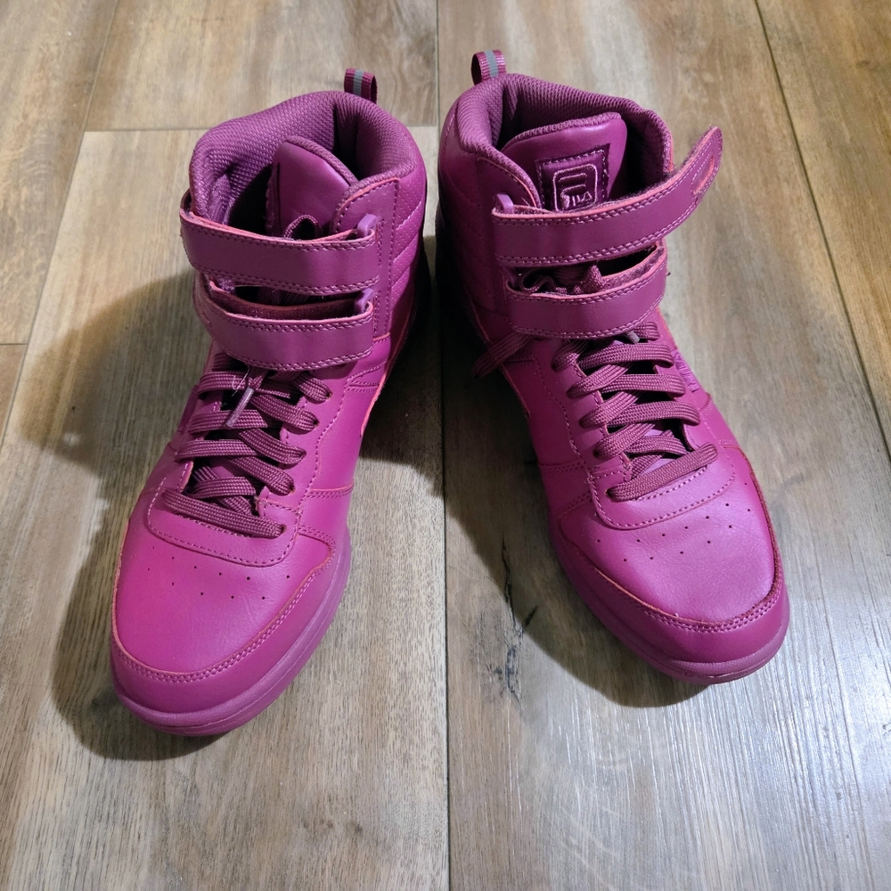TRENDY MAGENTA HI TOP SNEAKERS